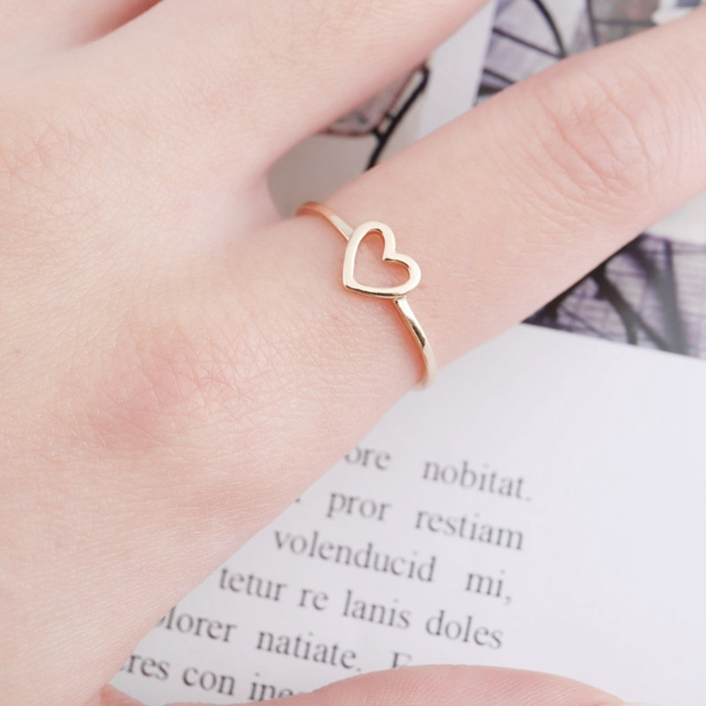 dainty golden heart ring - Picture 2 of 5